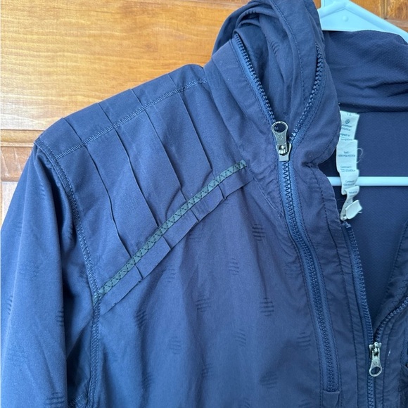 Lululemon Spring Forward Jacket - Picture 6 of 6